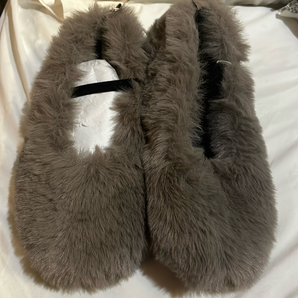 Girls furry slippers